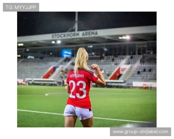 女足世界杯美女球员的时尚造型与运动精神完美结合的精彩展示